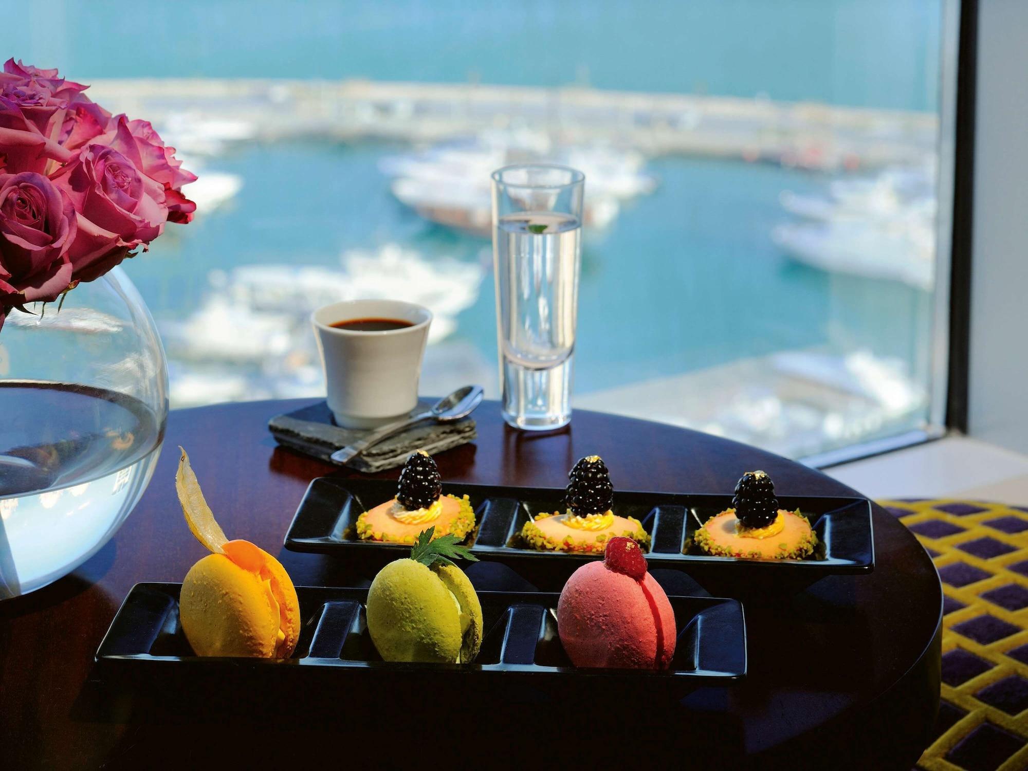 Qabila Westbay Hotel By Marriott Doha Exterior foto A selection of ice cream