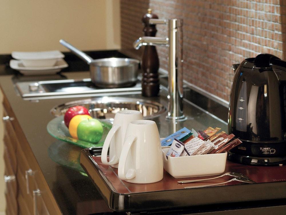 Qabila Westbay Hotel By Marriott Doha Exterior foto A kitchen in a serviced apartment