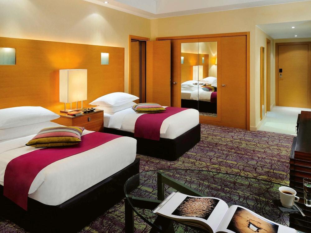 Qabila Westbay Hotel By Marriott Doha Exterior foto A typical room at the hotel