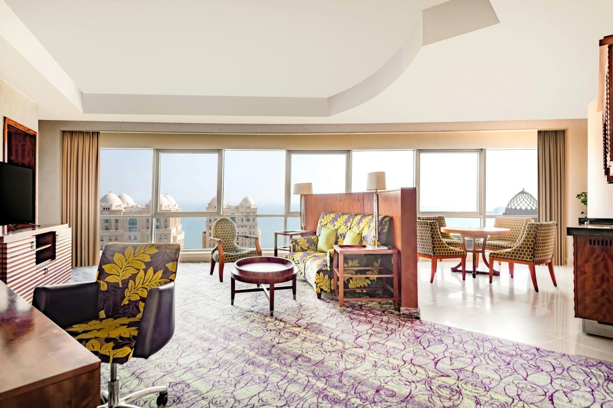 Qabila Westbay Hotel By Marriott Doha Exterior foto A suite at the hotel