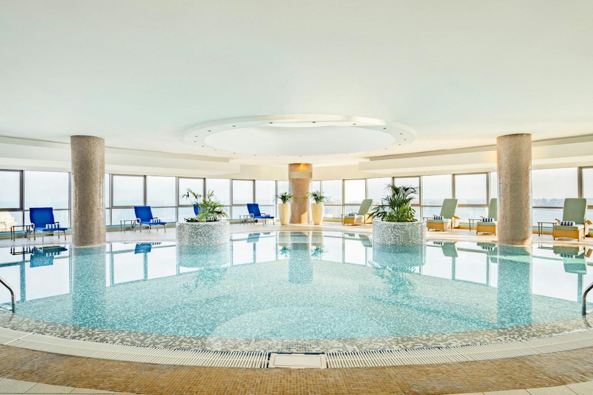 Qabila Westbay Hotel By Marriott Doha Exterior foto The pool at the hotel